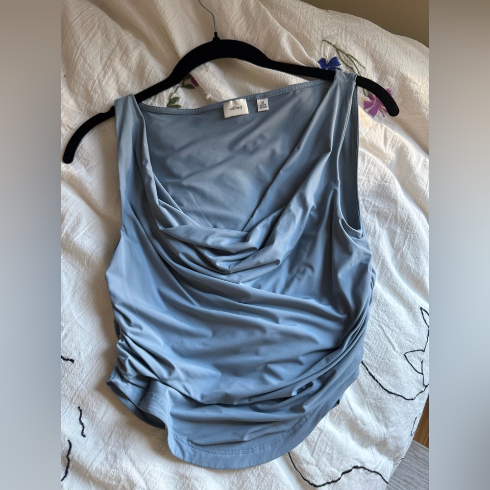 Aritzia Wilfred parfait top size Xs in light blue